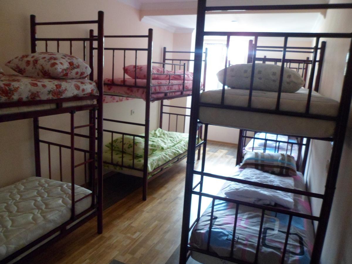 Everyday Cat Hostel บาทูมิ ภายนอก รูปภาพ