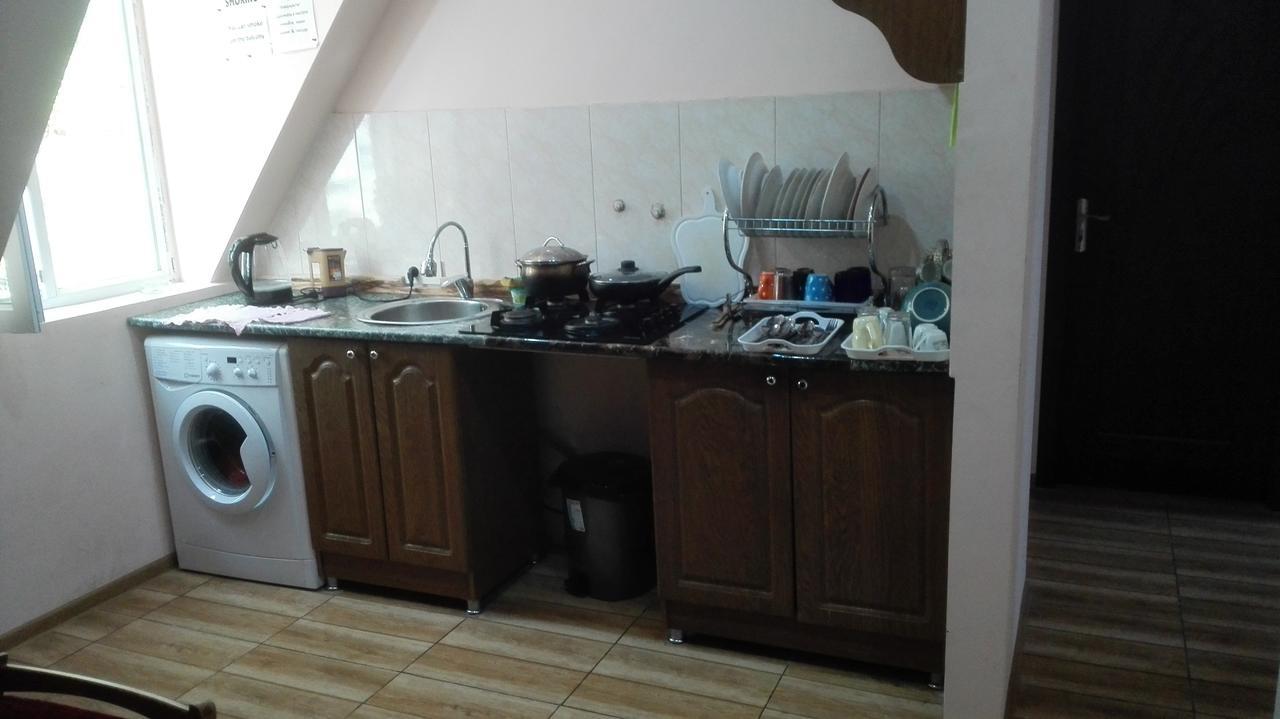 Everyday Cat Hostel บาทูมิ ภายนอก รูปภาพ