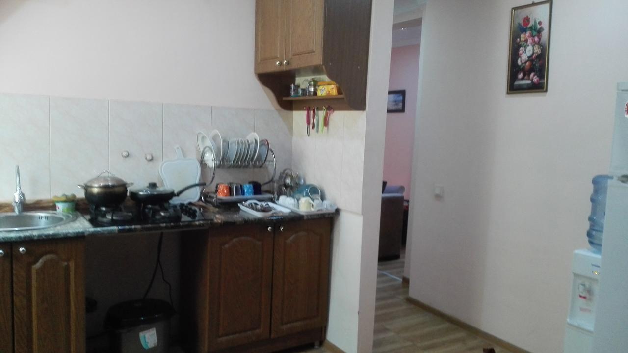 Everyday Cat Hostel บาทูมิ ภายนอก รูปภาพ